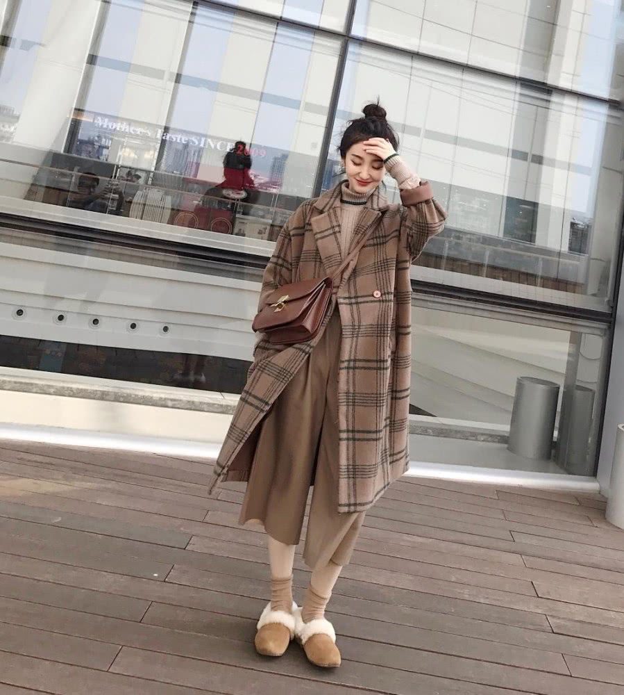 纯色大衣穿腻了？今年流行的格纹休闲大衣，时髦好看又减龄