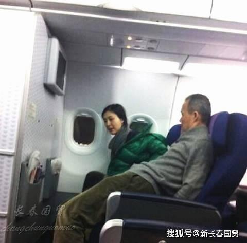 王石小30岁娇妻素颜近照曝光,不化妆时田朴珺原来长这样!