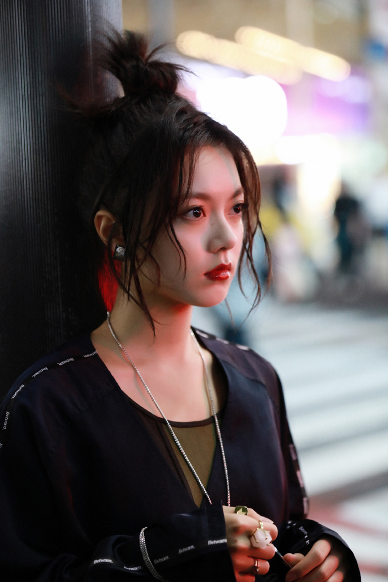 赵今麦最新个性时髦写真图片