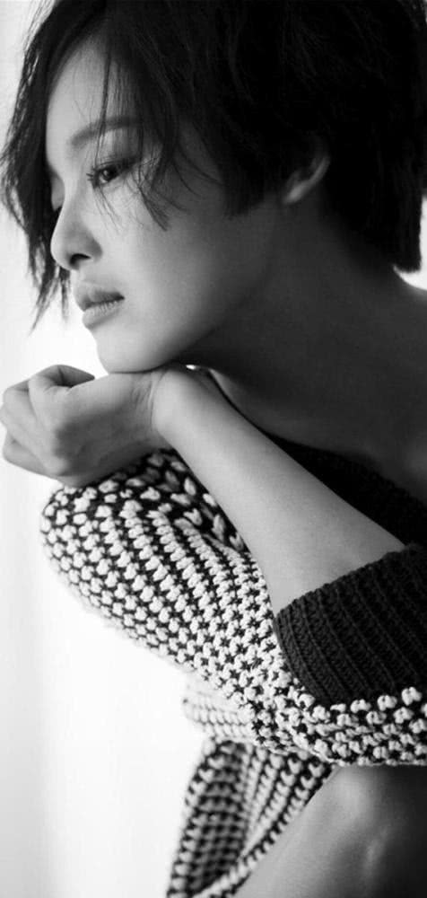 辛芷蕾只有发型吸引人?不,她的时尚首饰搭配更让人拍手叫绝!