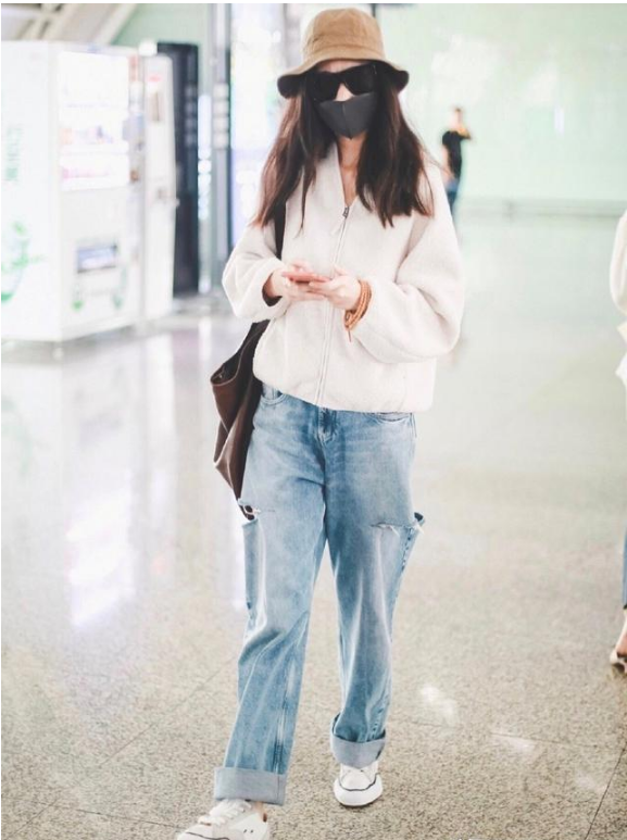 倪妮在线教你轻奢感穿搭，既能HOLD住女王风，还能穿出邻家姐姐范