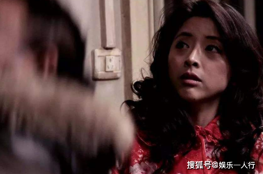 曾是“人囧”中的性感少妇,因为女儿的身高,被迪士尼列入黑名单