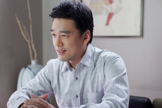 娱乐圈中的贵气男星,22年演配角,网友却说:说他多豪我都信!