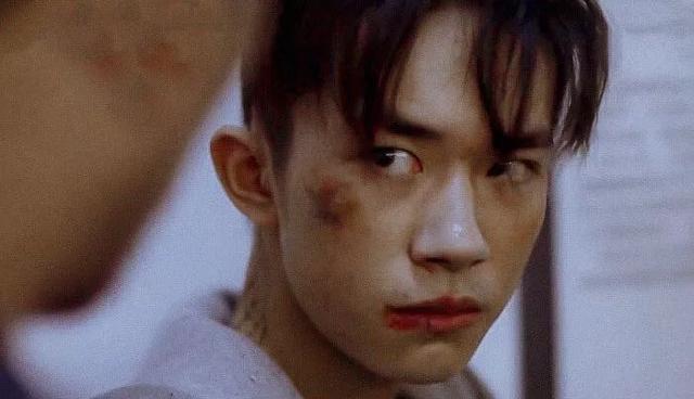 演春晚小品获赞,他却坦言人气不如流量小生,做15年慈善令人钦佩