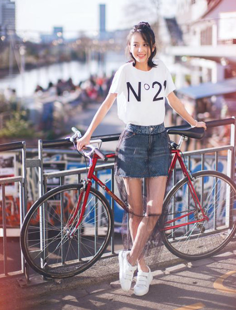 35岁佟丽娅近照老成这样，皮肤松弛疲态尽显，化浓妆也藏不住！