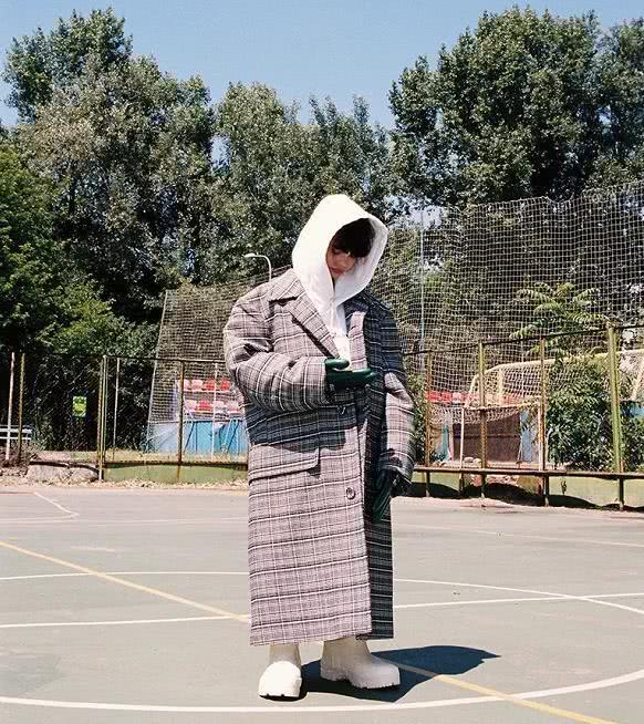 9岁乌克兰女孩长了一副扁平鼻梁,打破刻板审美成为了封面女郎?