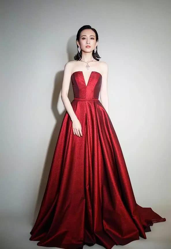 王鸥的气场太强大,不管在什么场合都能HOLD住全场成焦点