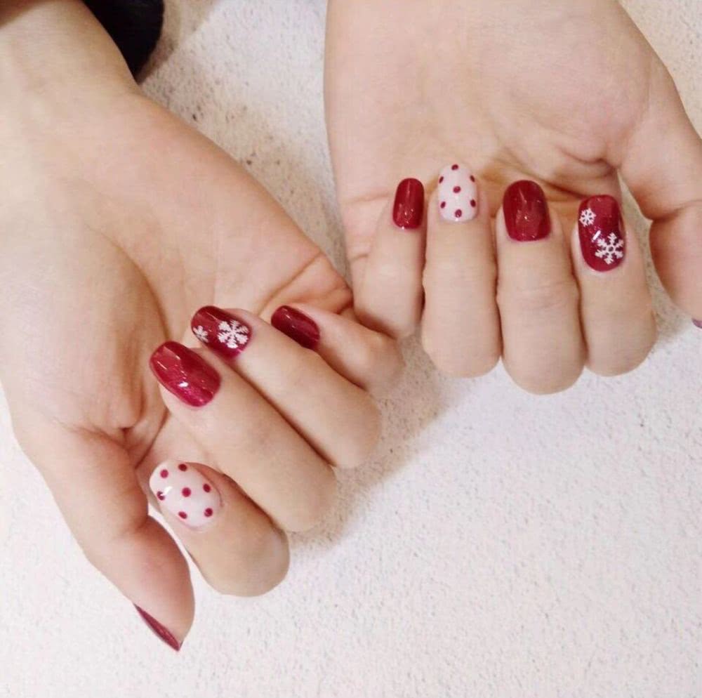 最适合今年冬季做的雪花美甲，你不想试试吗？