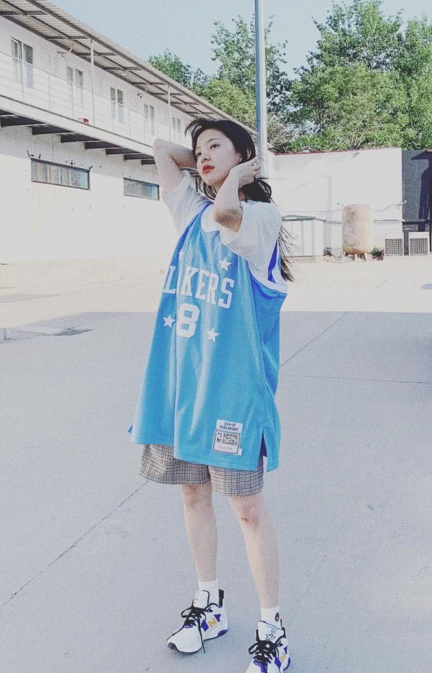 章若楠这是啥神仙颜值？宽大篮球服却穿出了初恋感，太好看了