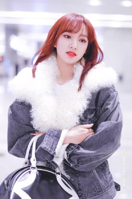 程潇穿黑色吊带裙,与海涛模仿史密斯夫妇,神还原惊艳全场