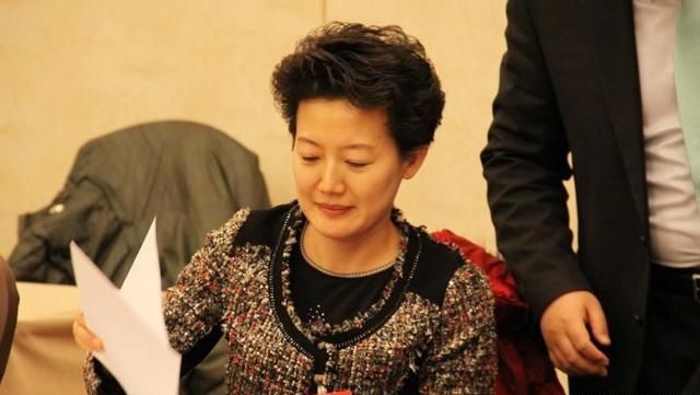 央视“最真实”的女主播，工作23年从不浓妆艳抹，今46岁仍单身
