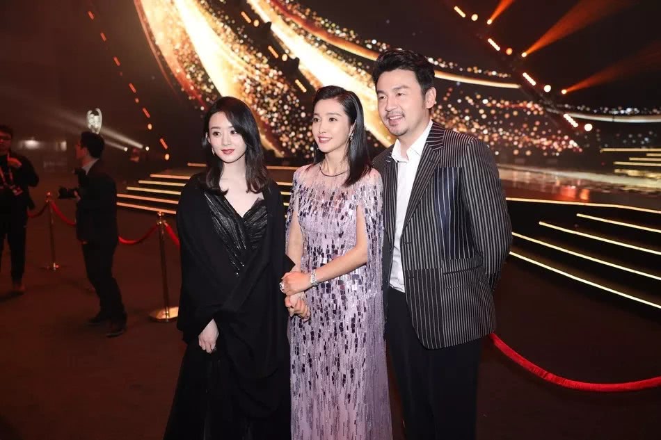 神仙同框太多!郑爽热巴甜酷双杀,亦菲被丽颖艳压,杨紫难敌杨幂