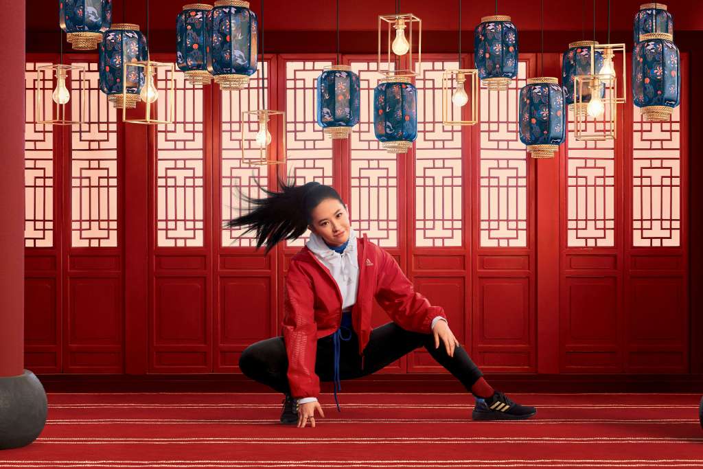 刘亦菲中国红运动风格写真图片