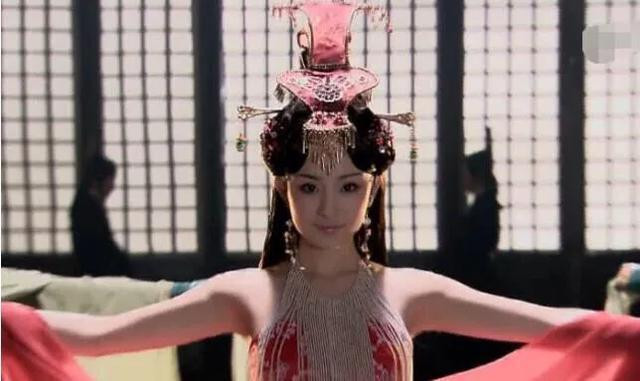 杨幂刚出道时有多美? 看到纯天然的脸后, 网友: 比现在强多了