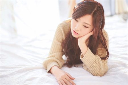 相亲认识的成熟美女，居然和其他男子热吻