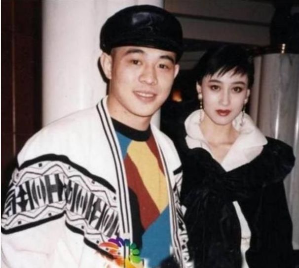 成名之后“换老婆”的4位男星,其中一位抛弃怀孕8个月的配偶