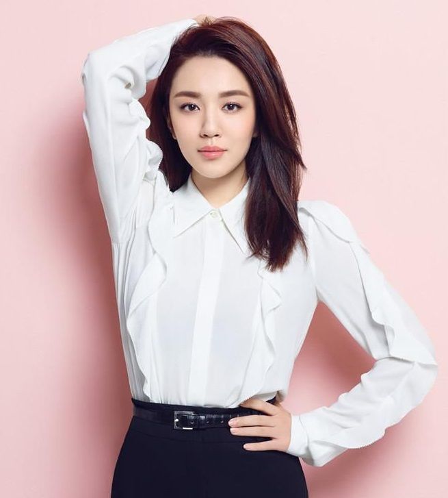 与胡歌绯闻不断，王晓晨近照惊变成蛇精脸，悲伤好大