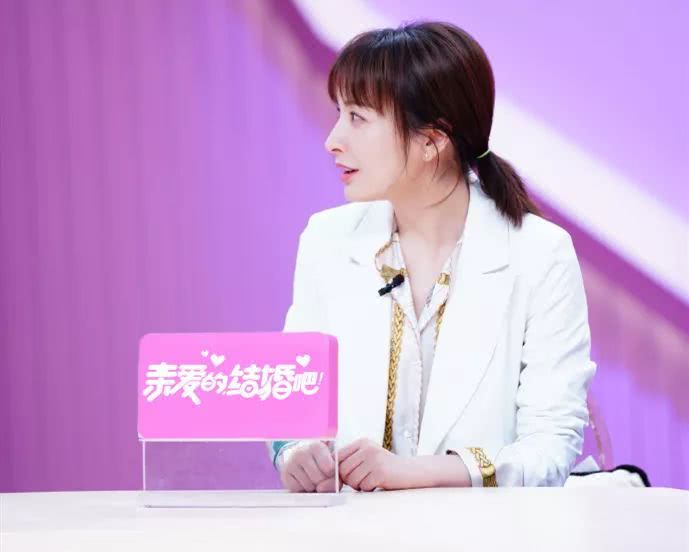 过年梳这四种发型有精气神还显年轻，看吴昕示范就知道了