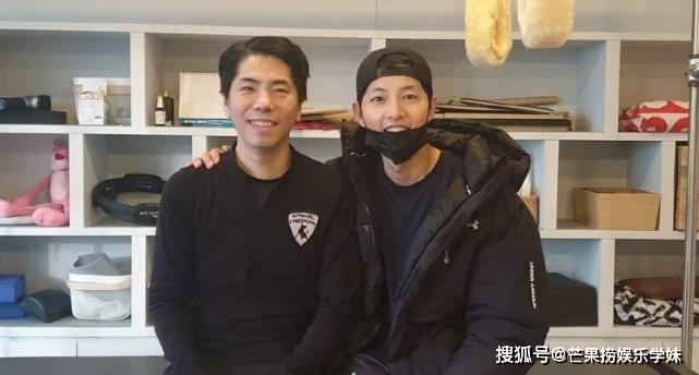 与乔妹离婚积极营业，宋仲基赴哥伦比亚拍戏5个月，路透照曝光