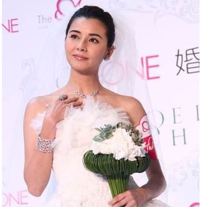 17岁出道拍性感片,40岁嫁给郑伊健,今46岁美得像个少女