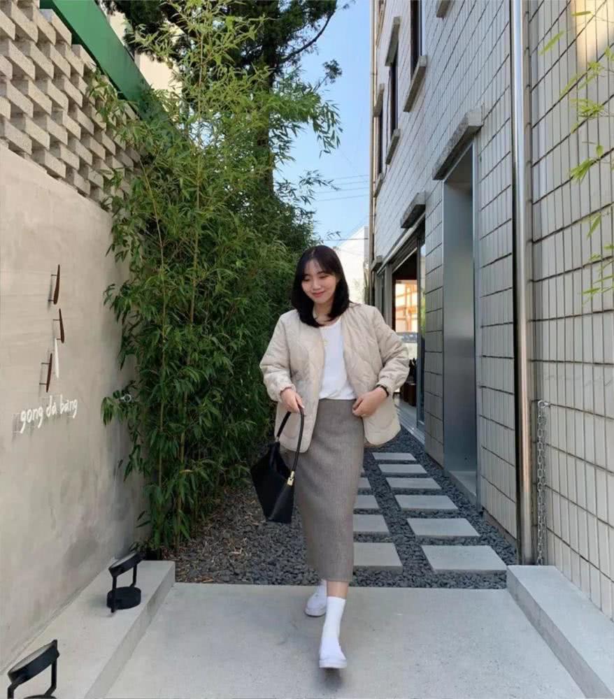 冬天穿裙子比裤子更显瘦！3个搭配保暖又显高，穿出温柔时髦