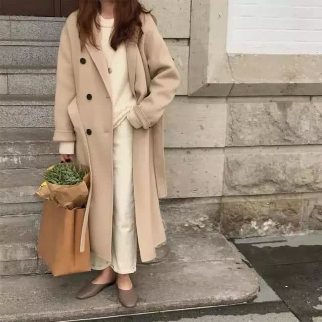 粉色+灰色,姜黄色+牛仔蓝,这几组颜色穿在一起也太显贵了吧