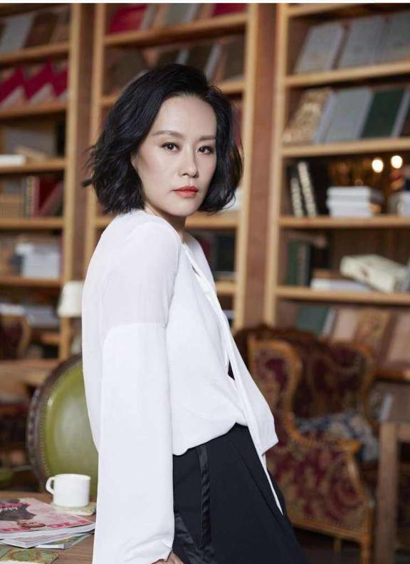 她曾比肩刘晓庆陈冲,嫁给大她12岁老公,现如今依旧无儿无女
