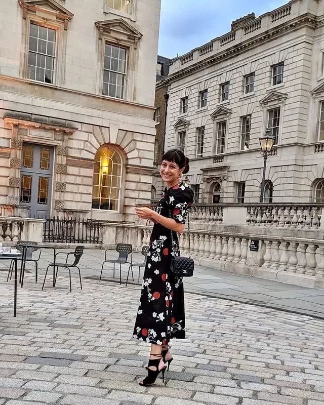 秋冬大热连身裙!选对面料能令轻奢度飙升