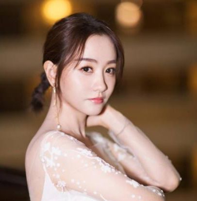 把演员当兼职的女星,颁奖基本不去,出道17年被称为“最懒女星”