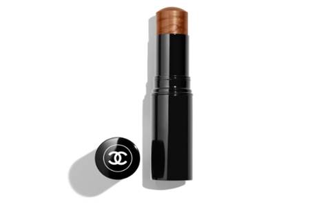 香奈儿2020春夏彩妆系列，桃粉色打造雾面高级感妆容