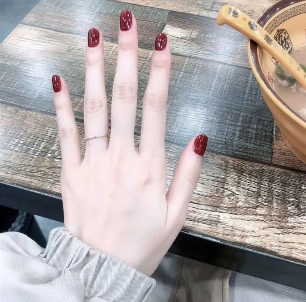 2020冬季做什么纯色美甲显白还好看？