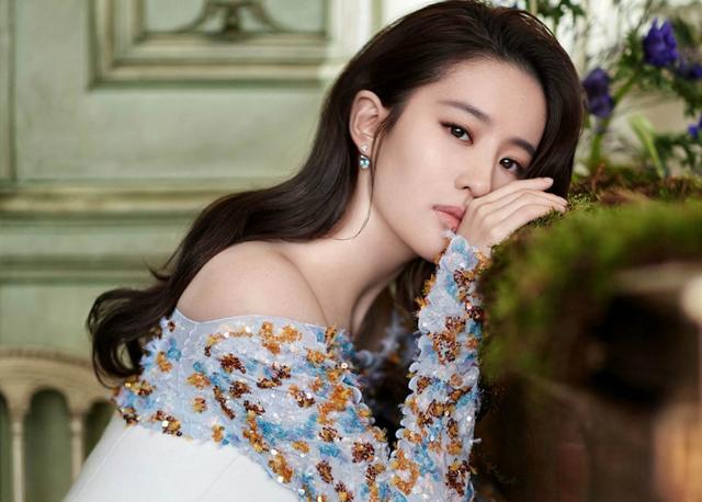 2019女星商业价值榜,赵丽颖未进前十,杨幂第二,榜首实至名归