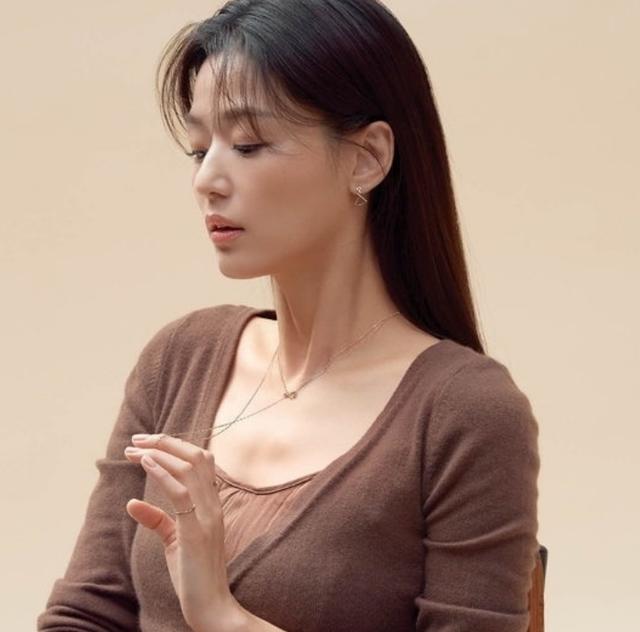 全智贤现实生活比电视剧还精彩,嫁入豪门前,她早已“身经百战”