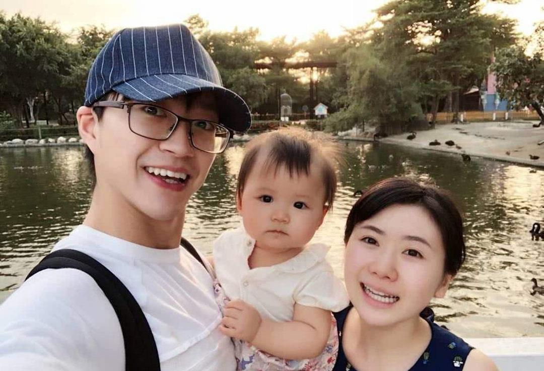 江宏杰晒女儿嘎照,一脸淡定的“离家出走”,网友:要被萌翻了!