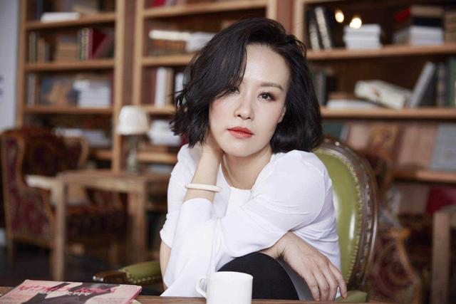 她曾比肩刘晓庆陈冲,嫁给大她12岁老公,现如今依旧无儿无女