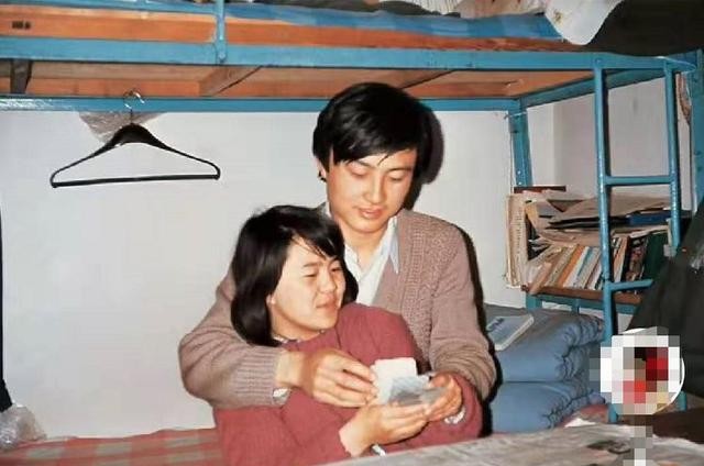 金龟子王宁30年珍珠婚罕见秀合影,幸福宣称创造了自己的般配