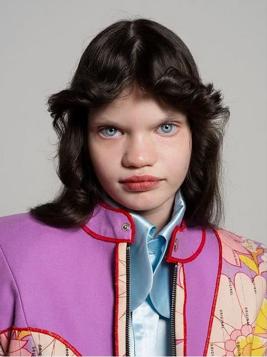 9岁乌克兰女孩长了一副扁平鼻梁,打破刻板审美成为了封面女郎?