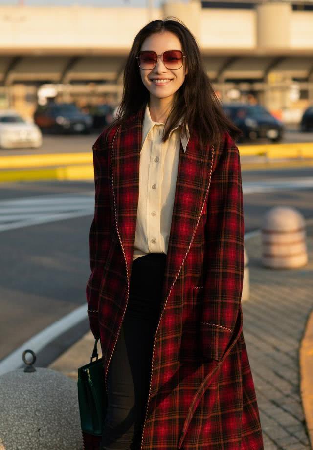 倪妮在线教你轻奢感穿搭，既能HOLD住女王风，还能穿出邻家姐姐范