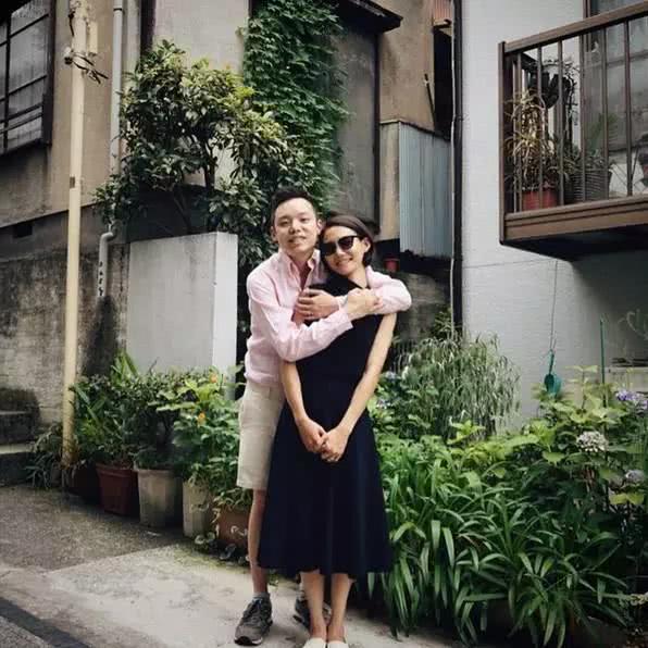 一夜爆红!这对济州夫妇356天穿情侣装,摄影旅行,上演最美爱情