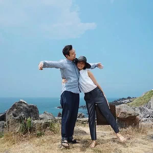 一夜爆红!这对济州夫妇356天穿情侣装,摄影旅行,上演最美爱情