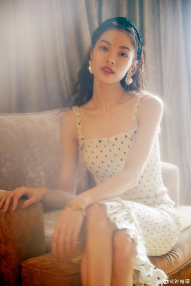 宋妍霏、周雨彤、钟楚曦、赵露思，盘点最近一年这些靠穿搭火出圈的美女