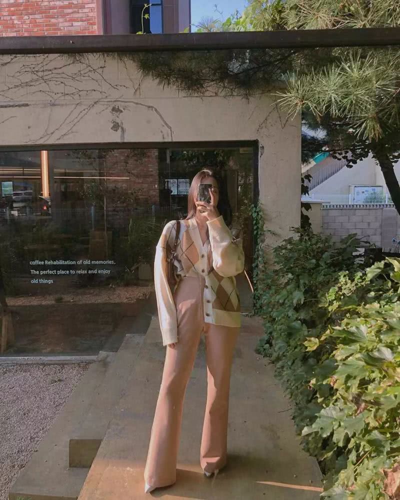 针织衫+拖地裤=秋冬巨洋气穿搭,好看到爆