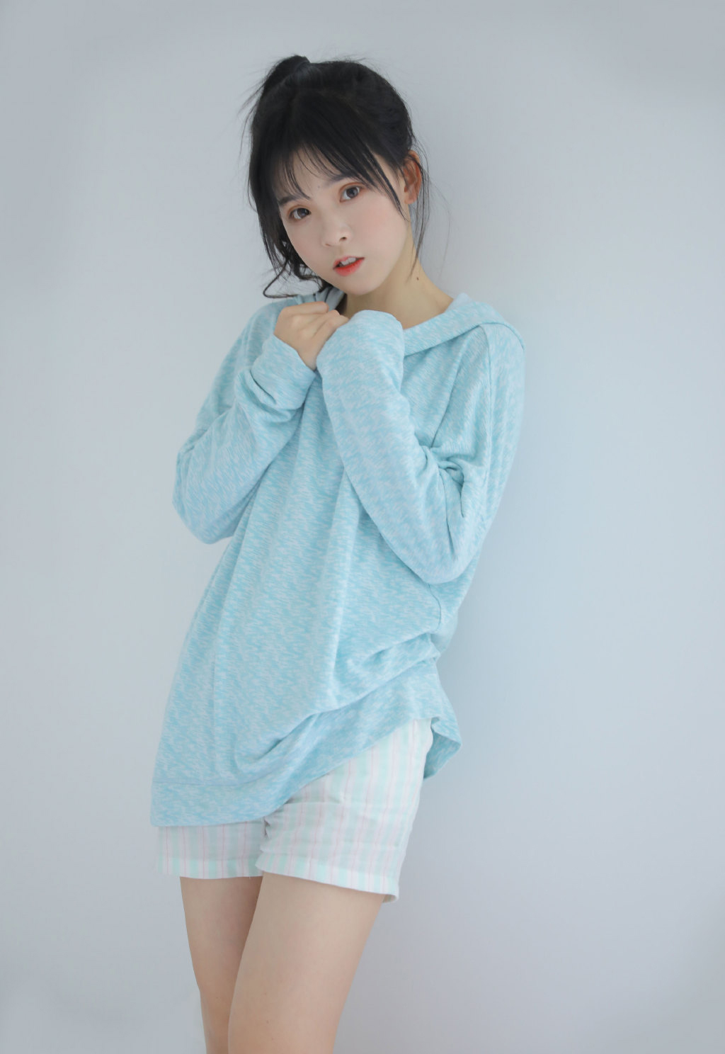 床上美女尤物性感细白长直腿美女写真