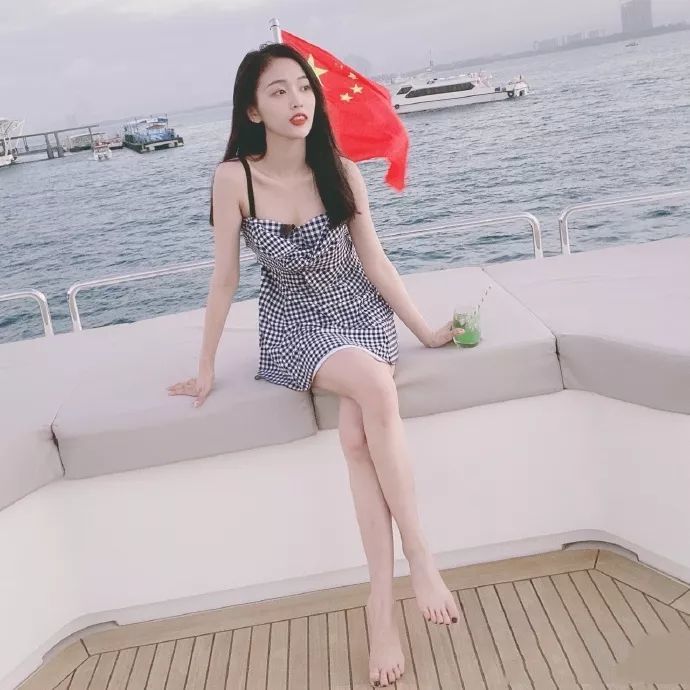 露脚踝已经过时了，学吴宣仪这样穿最潮流