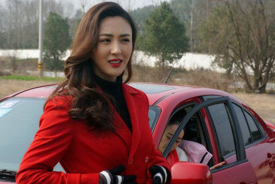 她曾是杨幂助理,因长相太漂亮被导演看中,搭档胡歌一夜爆红