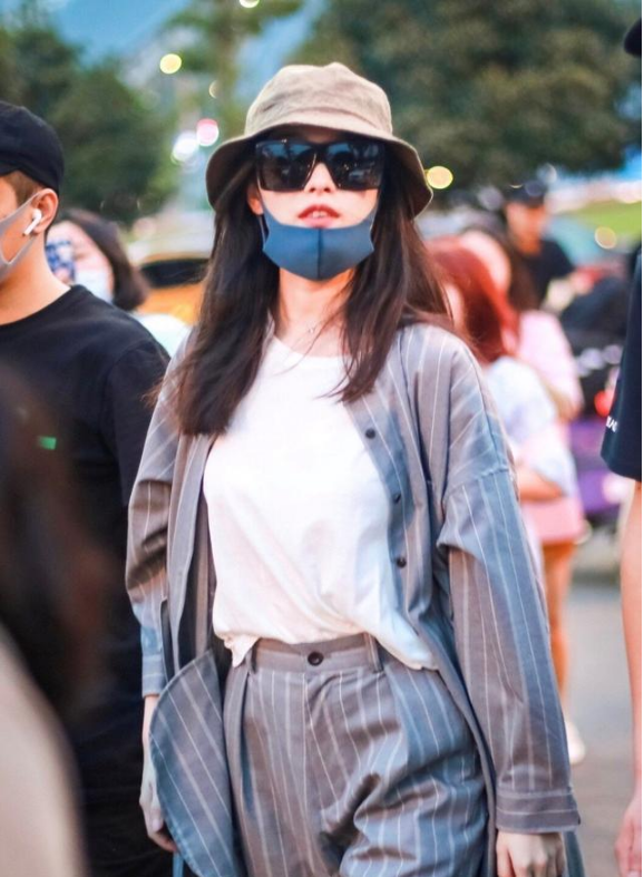 倪妮在线教你轻奢感穿搭，既能HOLD住女王风，还能穿出邻家姐姐范