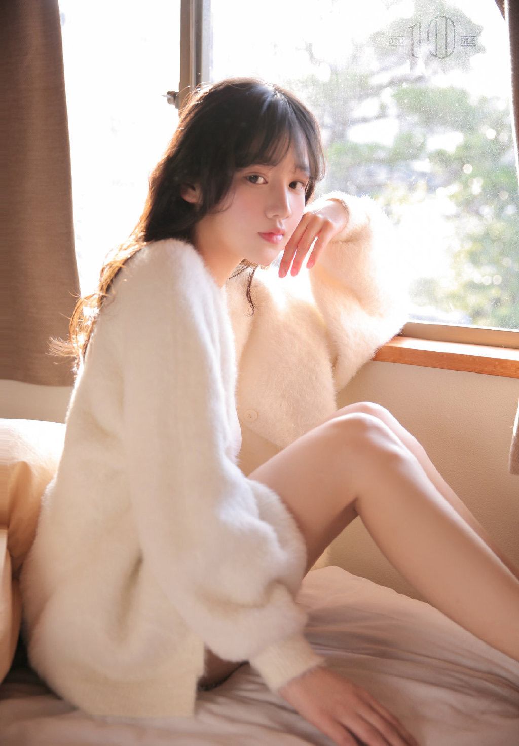 性感美女长腿吊带诱惑时尚大胆风格写真