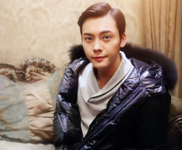 她的圈内人缘怎么这么差,男星都不接她电话,女星拉黑她微信