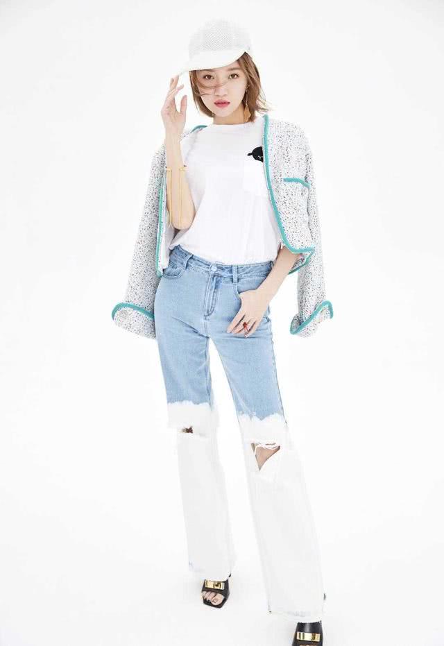 郑雅文穿一字肩鱼尾连衣裙亮相，犹如人鱼公主