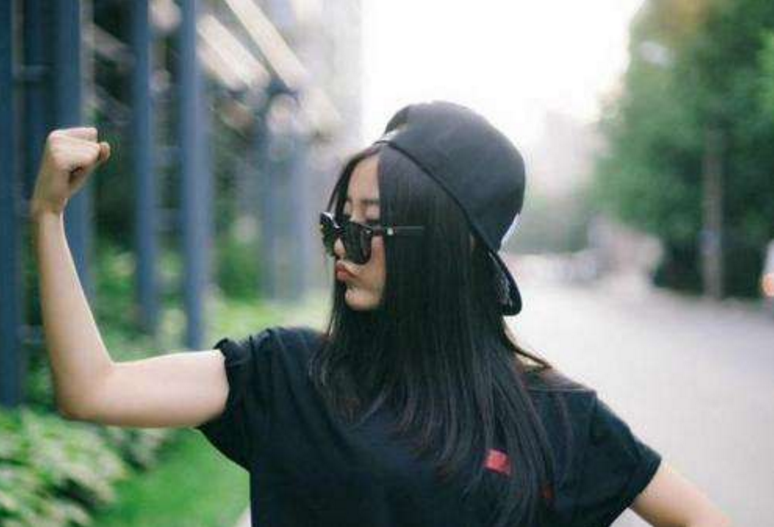 她是95后美女学霸，清华史上最美校花，曾高考艺考双第一，如今怎么样了？